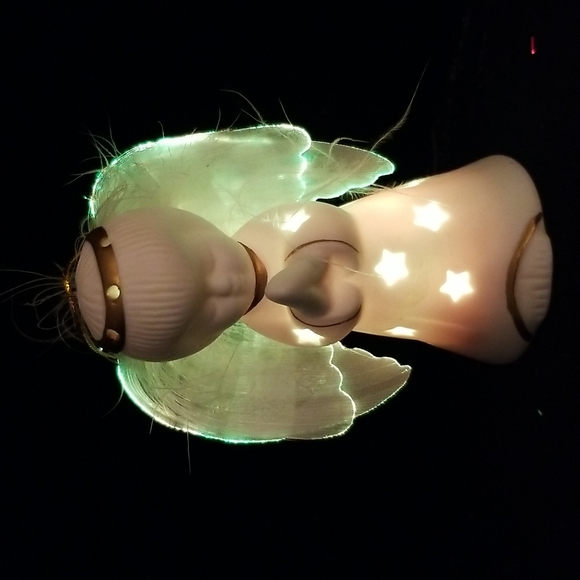 Praying Porcelain Angel - Picture 6 of 10